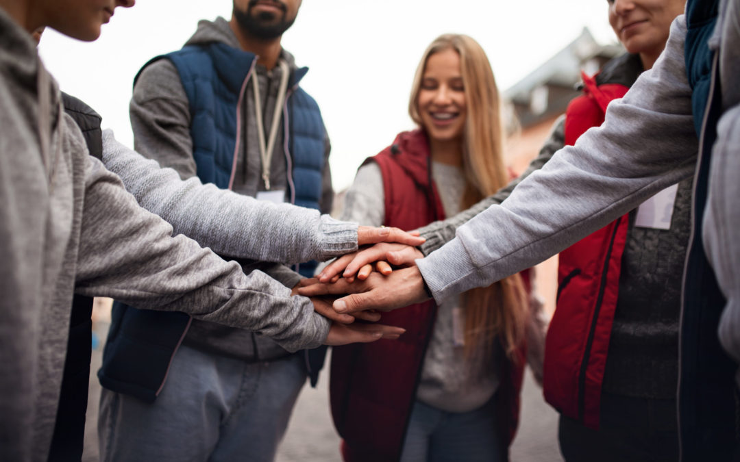 How the Internet Can Help You Find Community